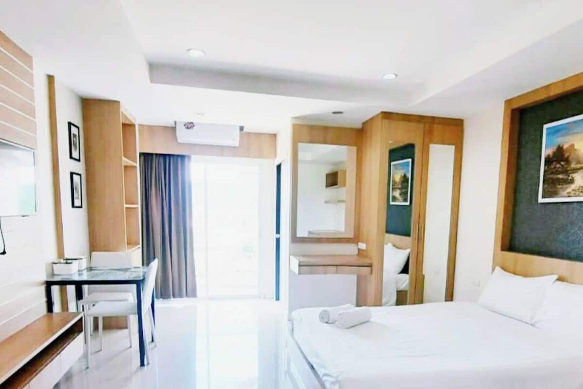 standard room | 1 bedroom, desk, blackout curtains, soundproofing