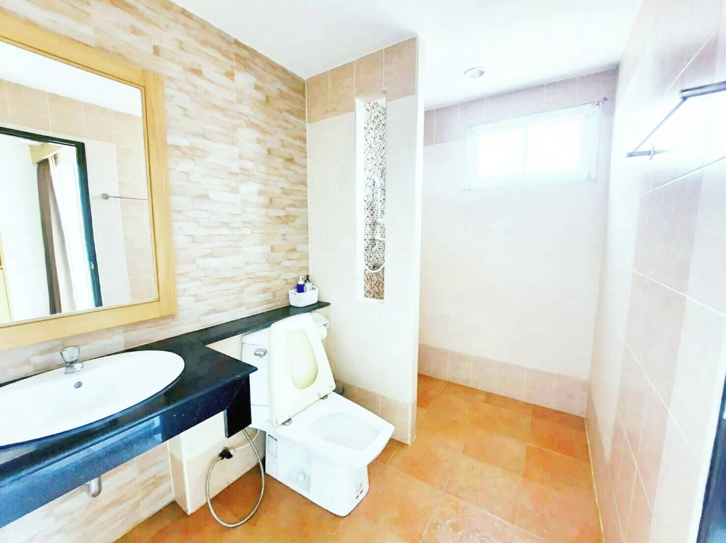 room | bathroom | shower, free toiletries, towels