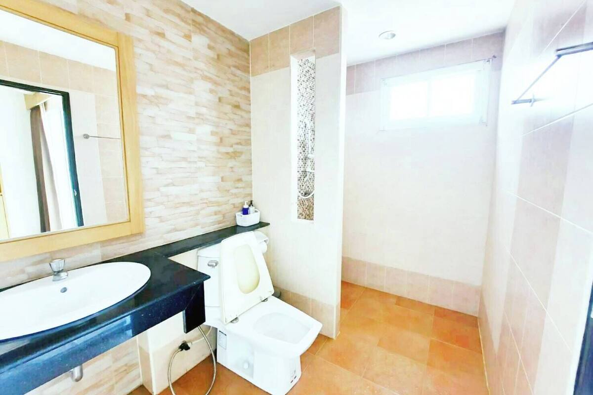 room | bathroom | shower, free toiletries, towels