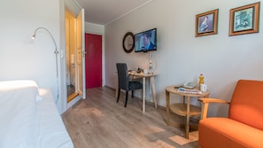 Economy Single Room | Pillow-top beds, individually decorated, individually furnished, desk - Almaas Hotell Stord  (Stord)