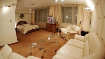 Deluxe Studio, Sea View | Living room | Flat-screen TV