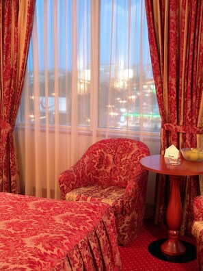 Dobbeltrom – deluxe, sjøutsikt | Minibar, skrivebord, lydisolert og wi-fi (inkludert)