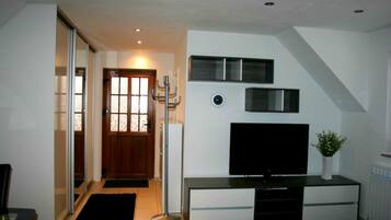 Standard Apartment, Mountain View | Living area | Flat-screen TV