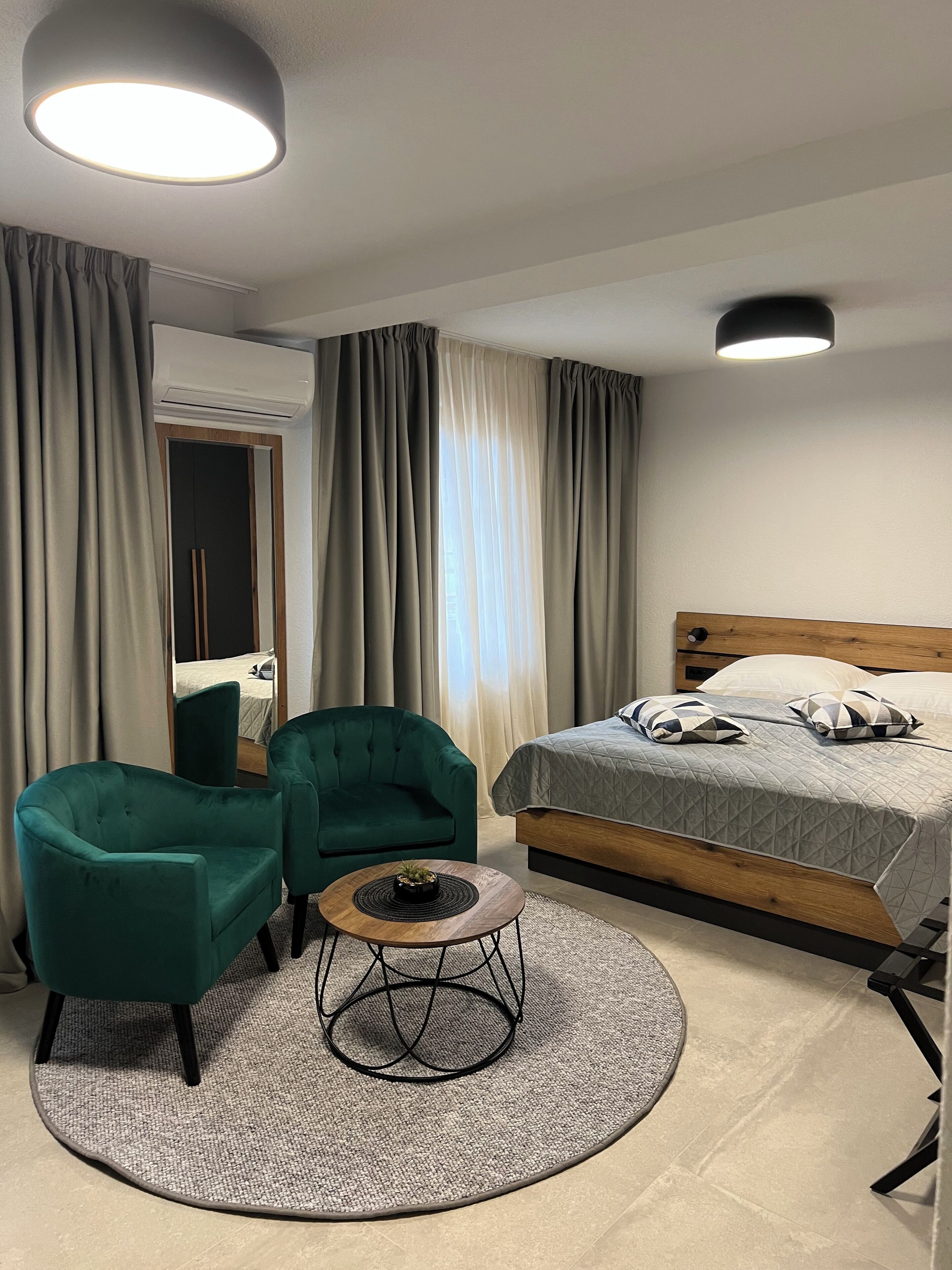 واي فاي مجانًا وملاءات أسرّة