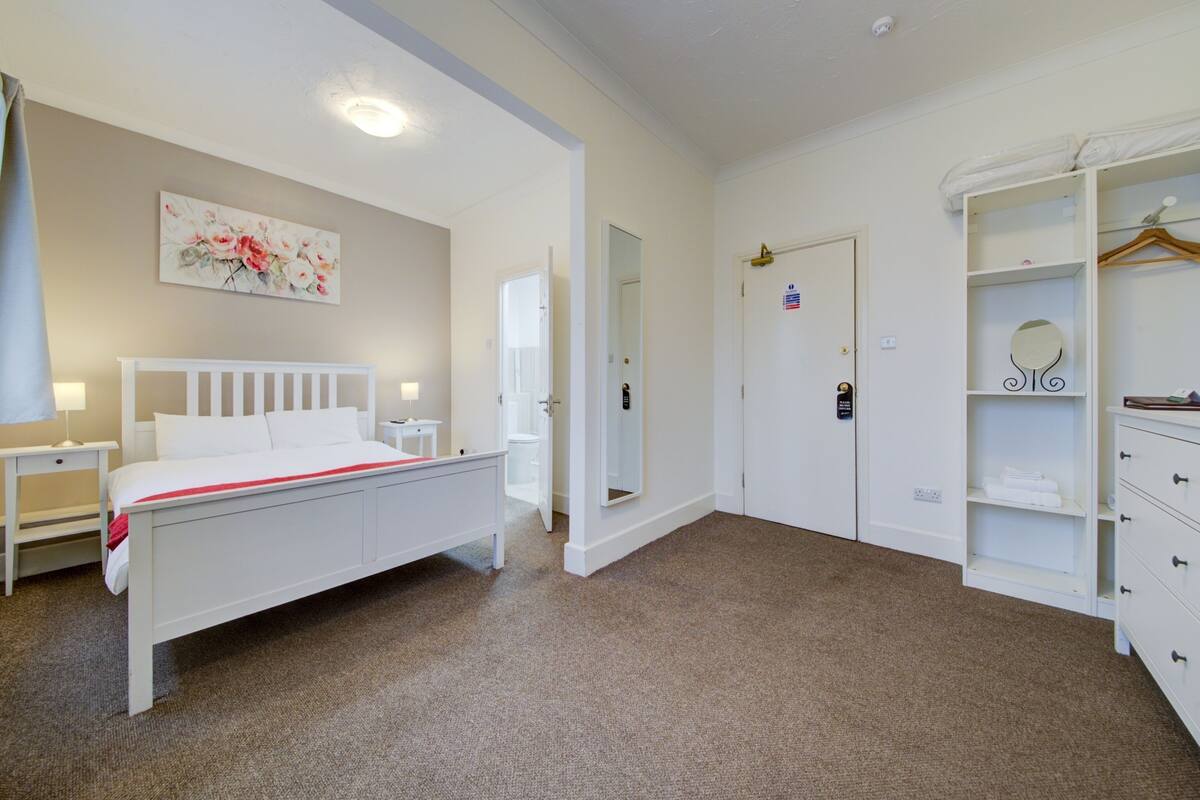 Standard Double Room, 1 Double Bed | Hypo-allergenic bedding available, desk, iron/ironing board (on request)