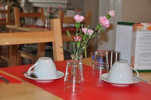 Dining room - The Regents Guest House (Southampton)