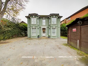 Property entrance - The Regents Guest House (Southampton)