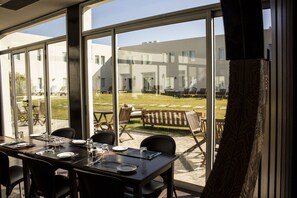 Breakfast, lunch and dinner served