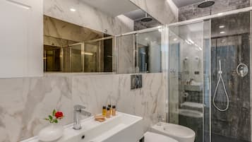 Standard Double Room, Annex Building (150 mt from reception) | Bathroom