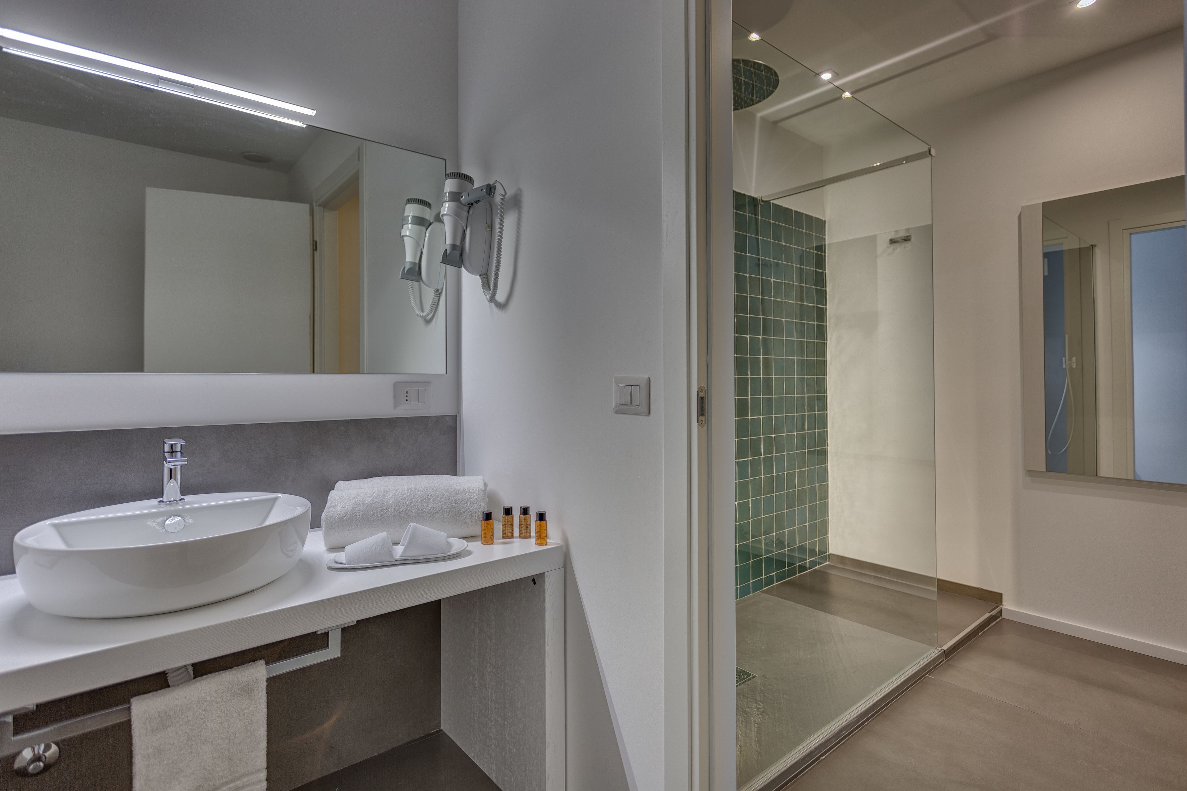 suite | bathroom | shower, rainfall showerhead, free toiletries, hair dryer