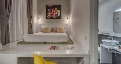 Navona Theatre Hotel