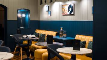 Ontbijtbuffet in het weekend (EUR 18 per persoon)