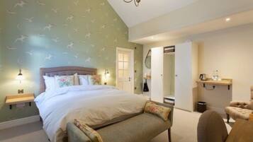 Double Room, 1 Queen Bed | Premium bedding, in-room safe, individually decorated, desk