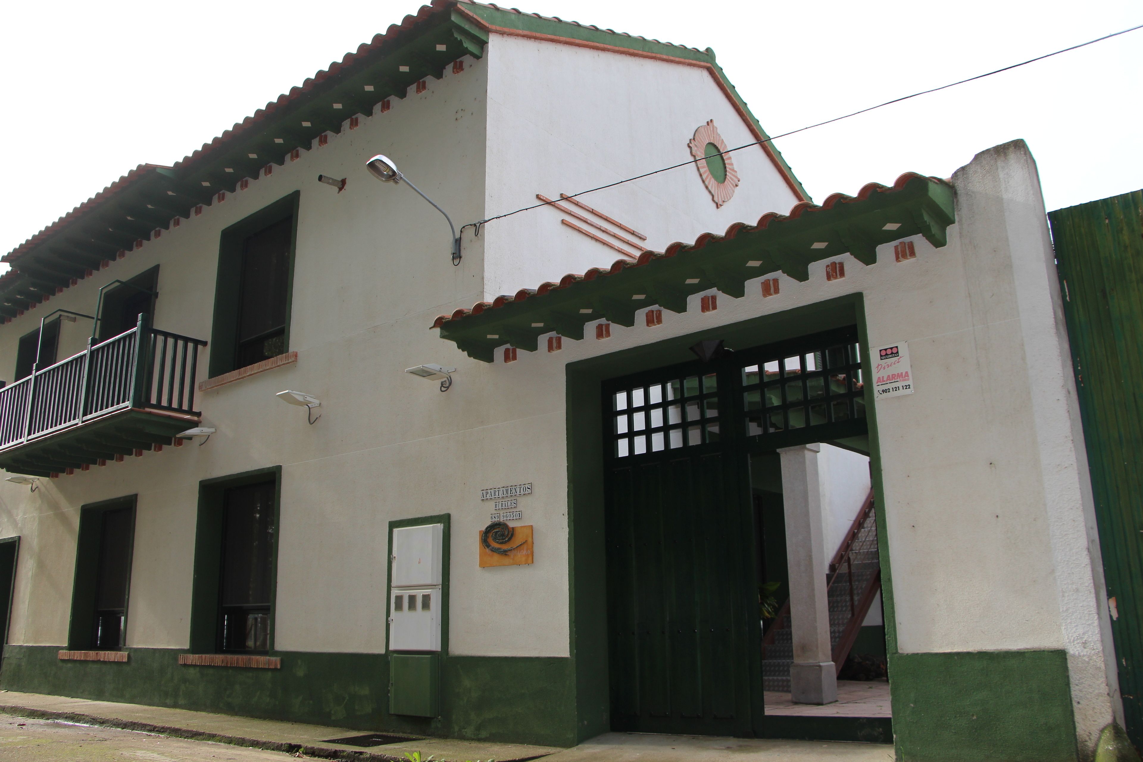 Vista frontal de la propiedad