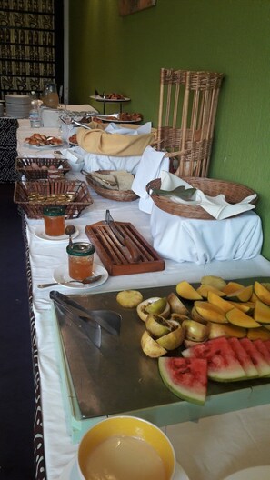 Breakfast buffet - Heden Golf Hotel (Abidjan)
