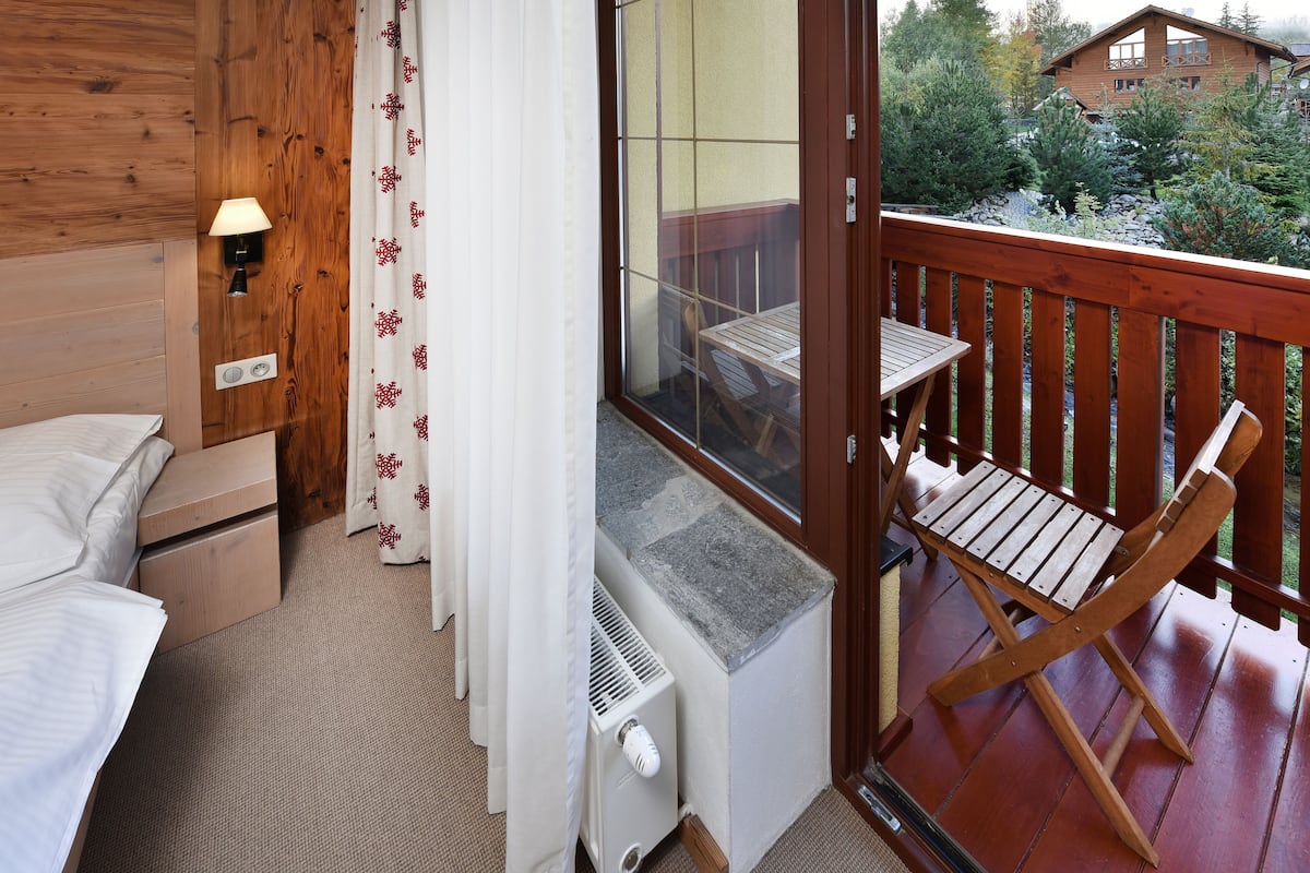 deluxe room | terrace/patio