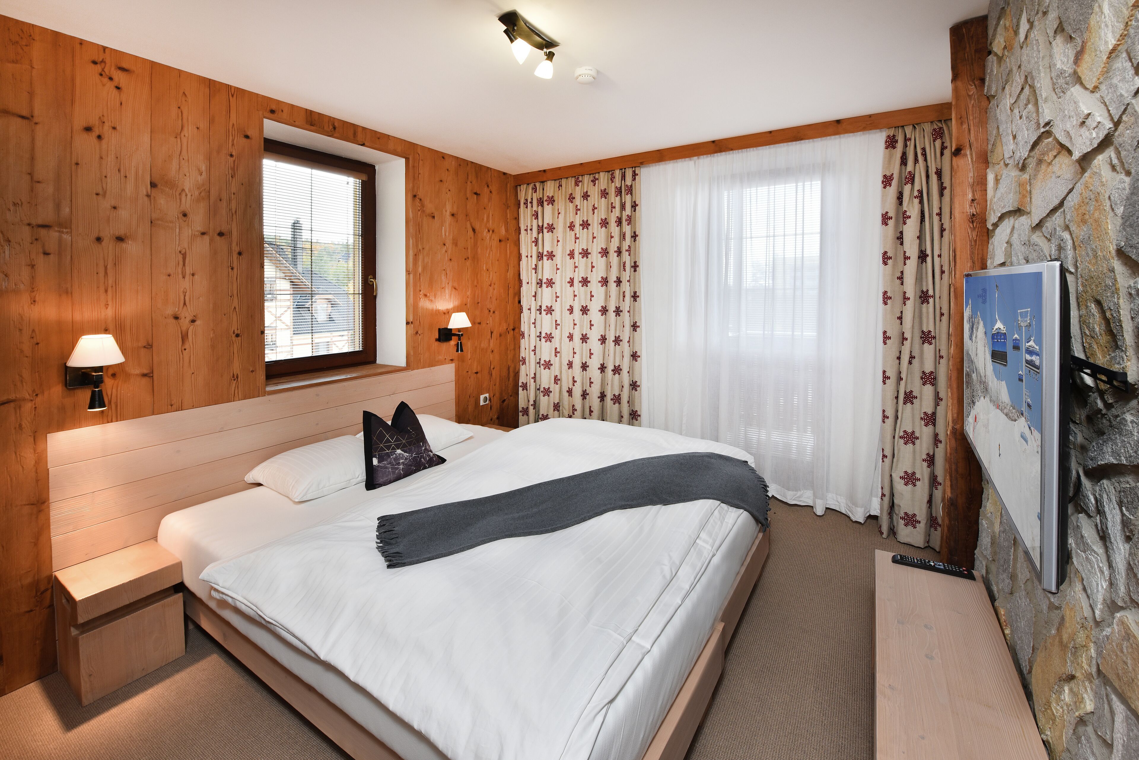 deluxe apartment, 1 bedroom | in-room safe, blackout curtains, cots/infant beds, free wifi