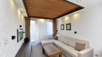 Deluxe Apartment, 1 Bedroom | Living area