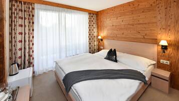 Deluxe Room | In-room safe, blackout drapes, cribs/infant beds, free WiFi