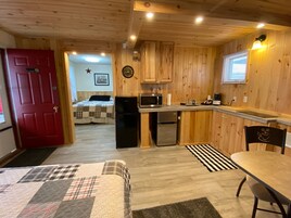 双人房 | 办公桌、笔记本电脑工作区、熨斗/熨衣板、免费 WiFi