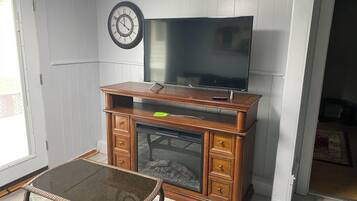 Basic Room | Living area | 42-inch Smart TV with digital channels