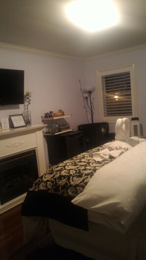 特色開放式套房, 壁爐 (Asian Suite) | 埃及棉床單、高級寢具、特厚豪華床墊、獨特設計