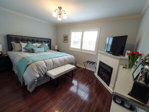 Egyptian cotton sheets, premium bedding, pillowtop beds - Blue Skies Bed and Breakfast (Niagara-on-the-Lake)