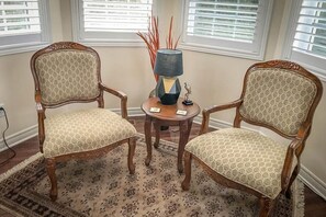 Egyptian cotton sheets, premium bedding, pillowtop beds - Blue Skies Bed and Breakfast (Niagara-on-the-Lake)