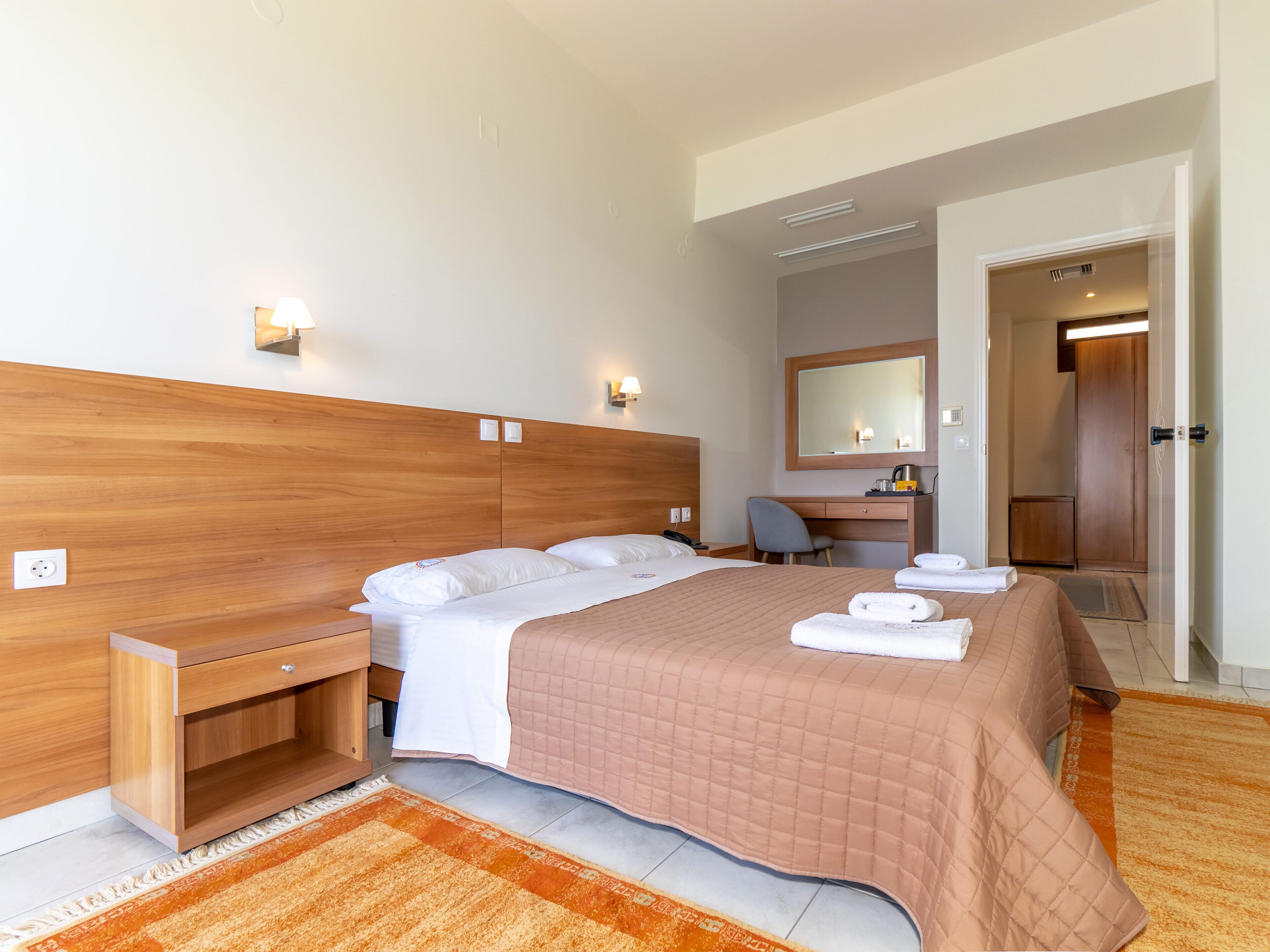 Family Room | Minibar, in-room safe, soundproofing, free cribs/infant beds