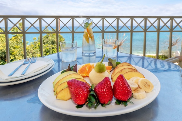 Family Room | Terrace/patio