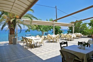 Breakfast, lunch, dinner served; Greek cuisine 