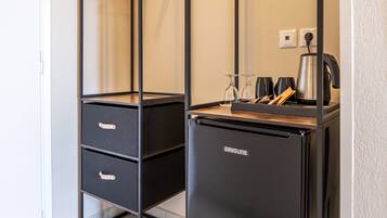 Standard Room | Minibar, in-room safe, soundproofing, free cribs/infant beds
