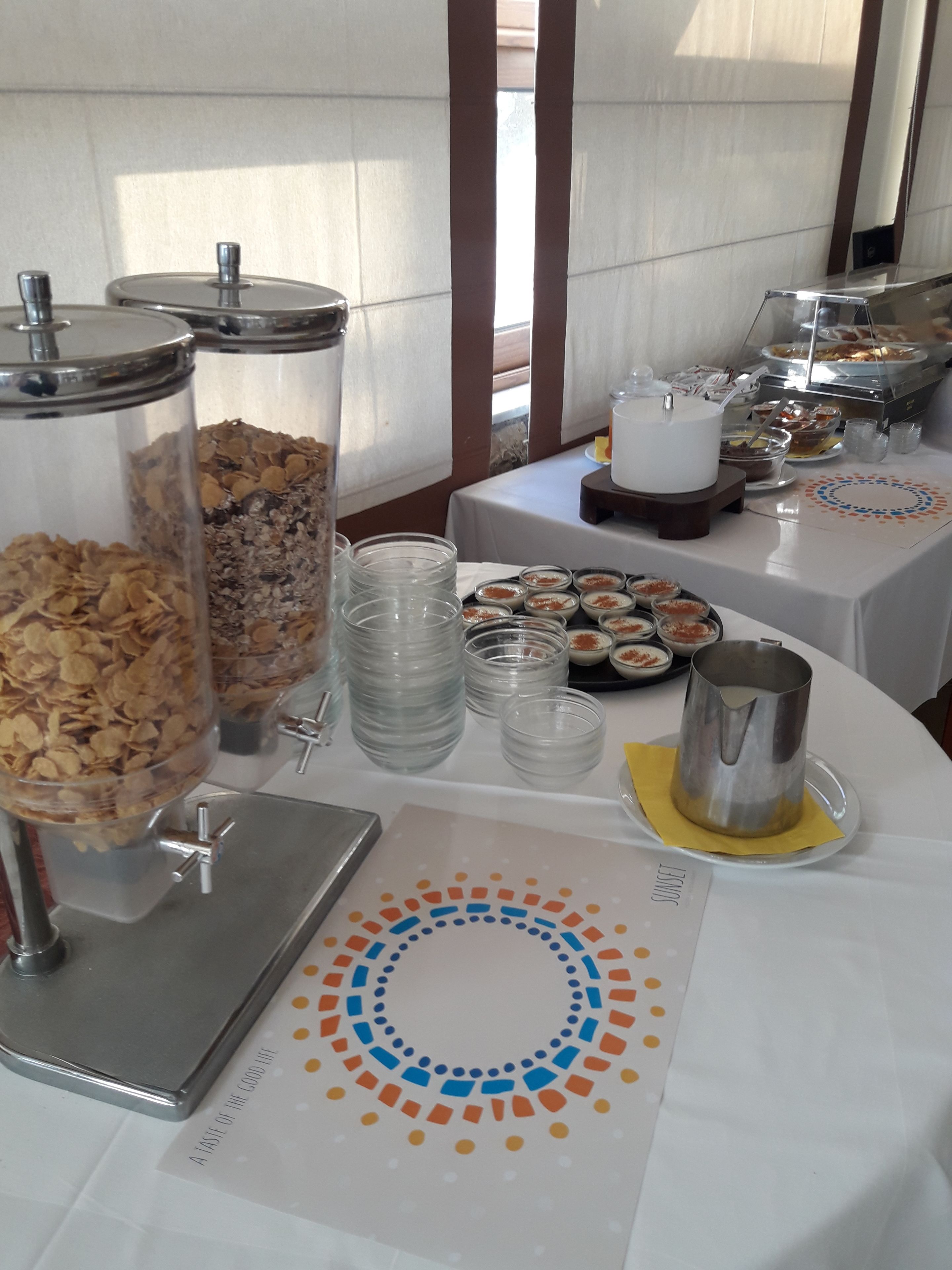 daily continental breakfast (eur 9 per person)