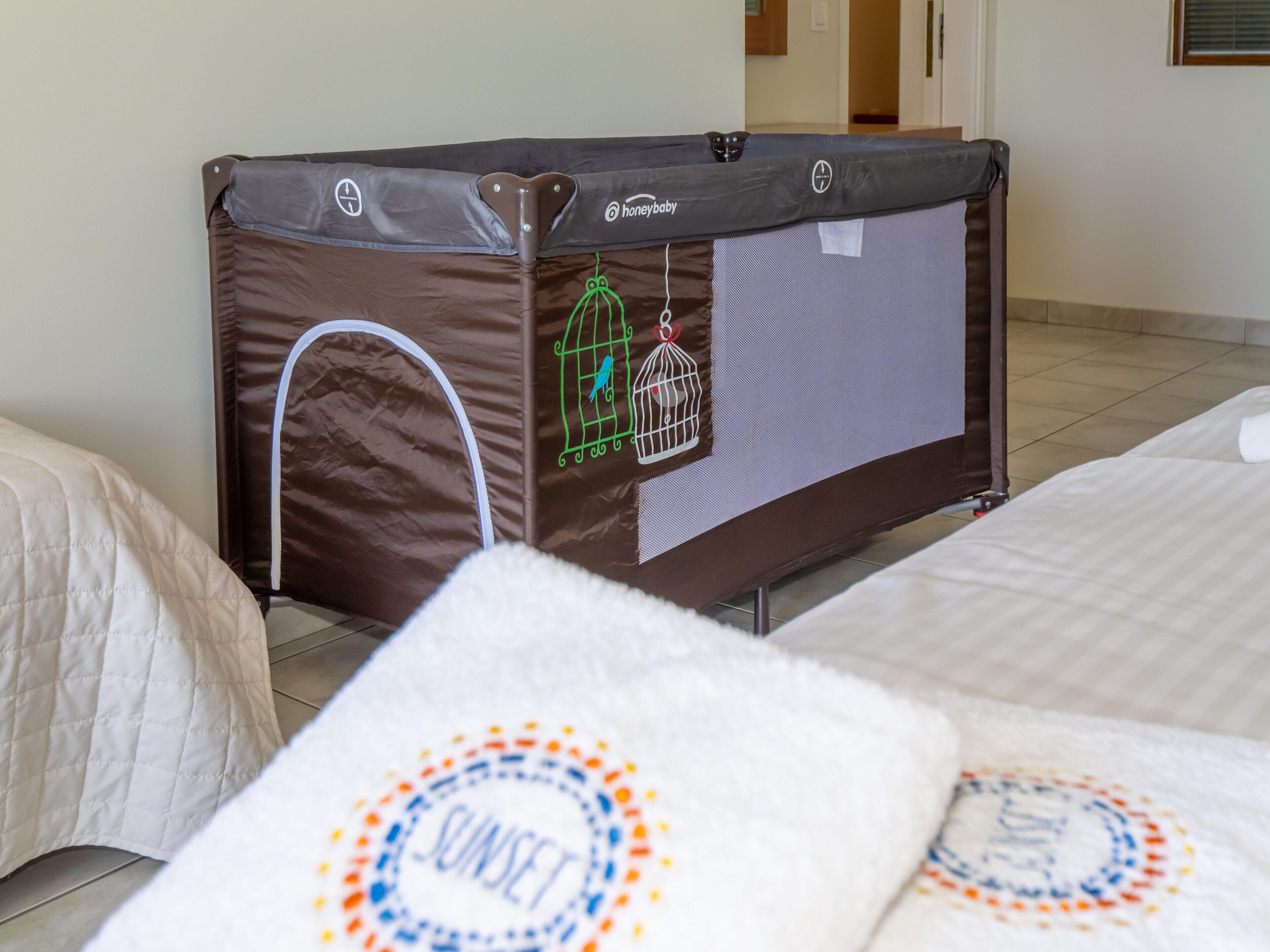 Familienzimmer | Minibar, Zimmersafe, schallisolierte Zimmer, kostenlose Babybetten