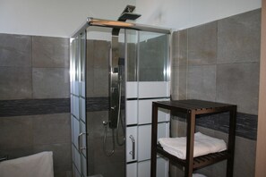 Doppia Comfort, 1 camera da letto, bagno privato, lato montagna | Doccia