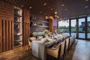 4 restaurants, breakfast, lunch, dinner served; Japanese cuisine 