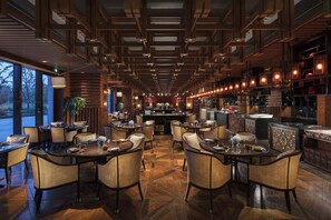 4 restaurants; breakfast, lunch, and dinner served - InterContinental Nantong by IHG (Nantong)