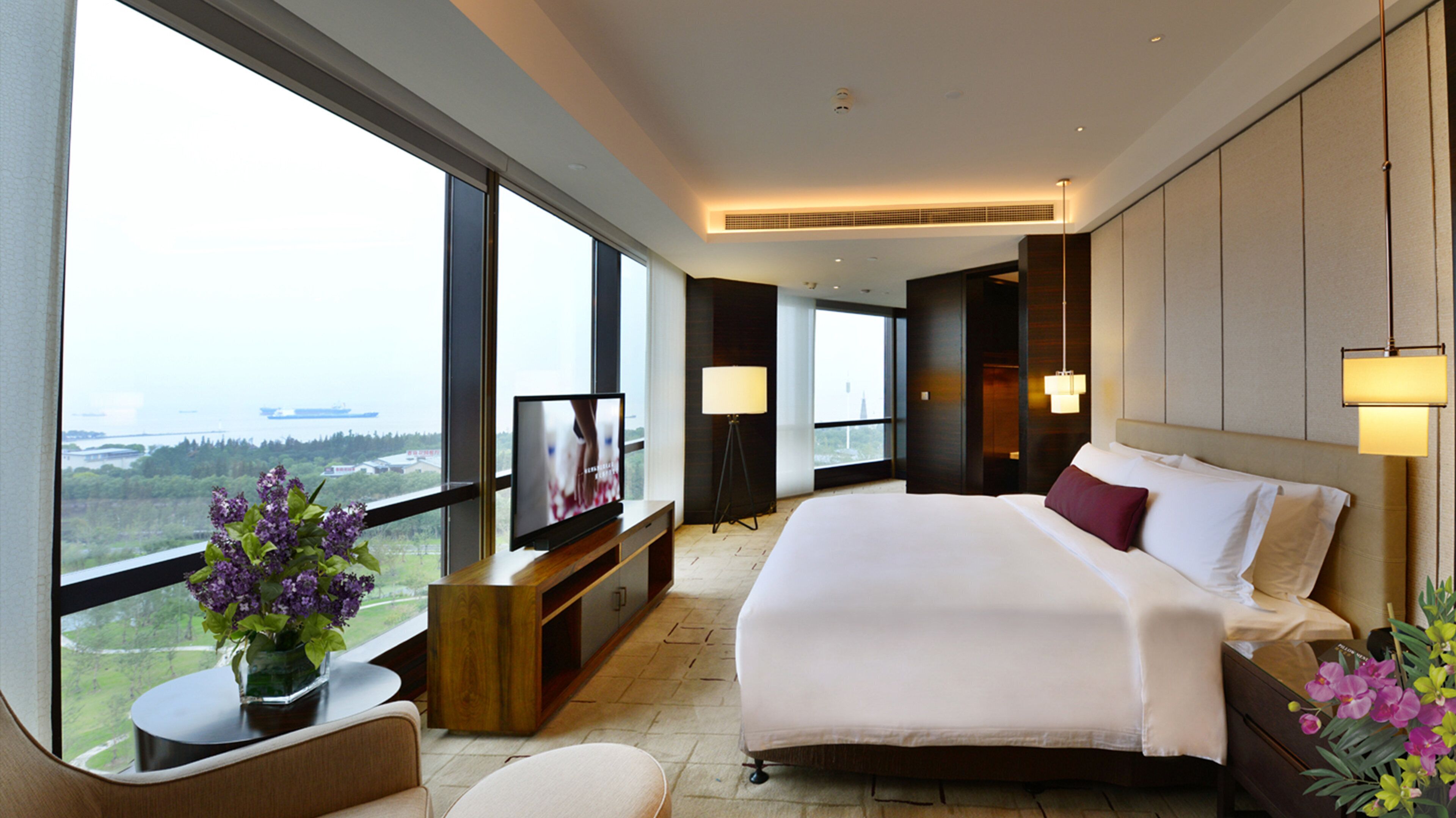 Suite, 1 Bedroom, Club Lounge Access, River View (Business Lounge Access) | Premium bedding, minibar, in-room safe, desk