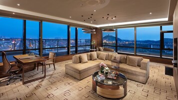 Ropa de cama de alta calidad y minibar 