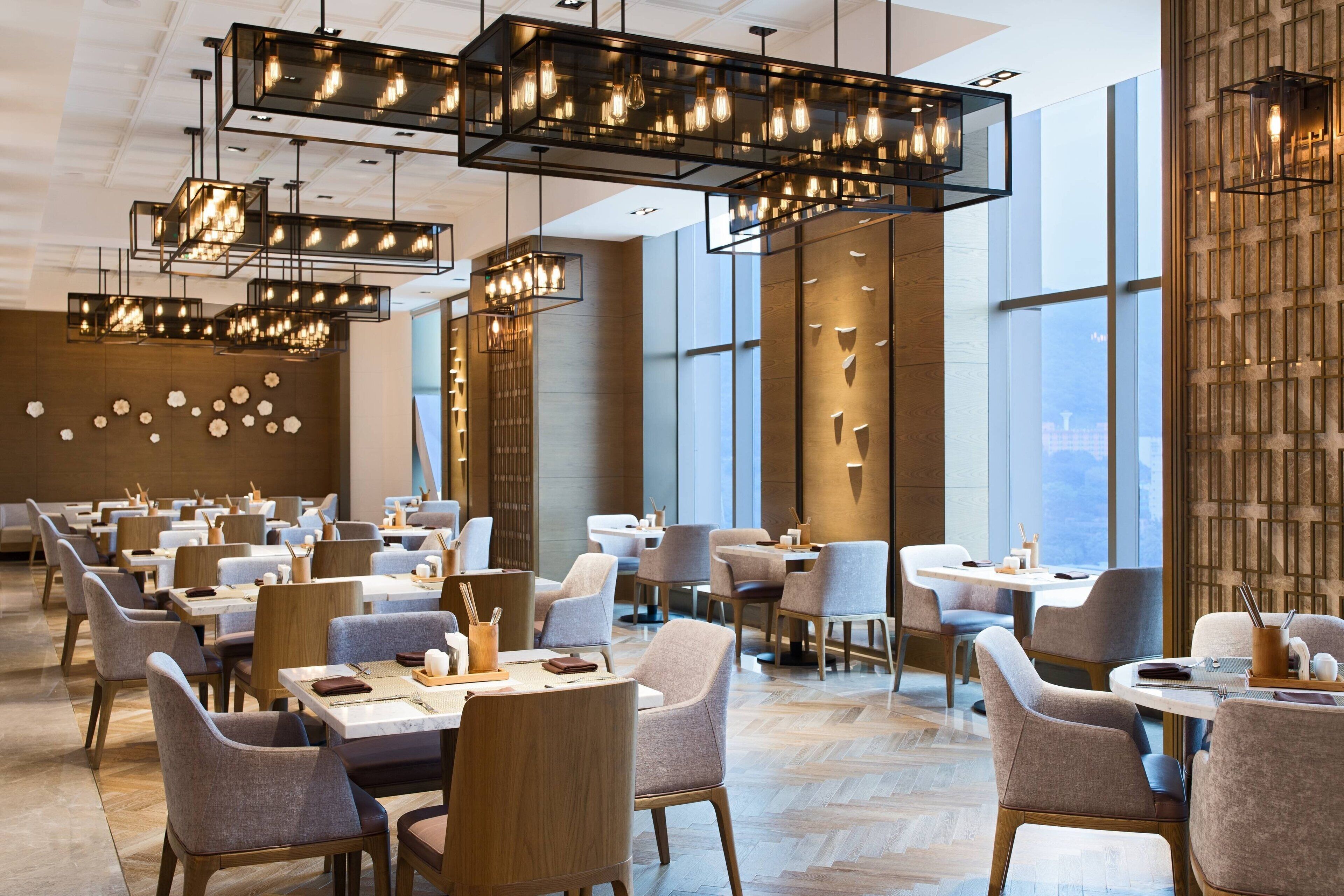 3 restaurants, breakfast, lunch, dinner served; international cuisine