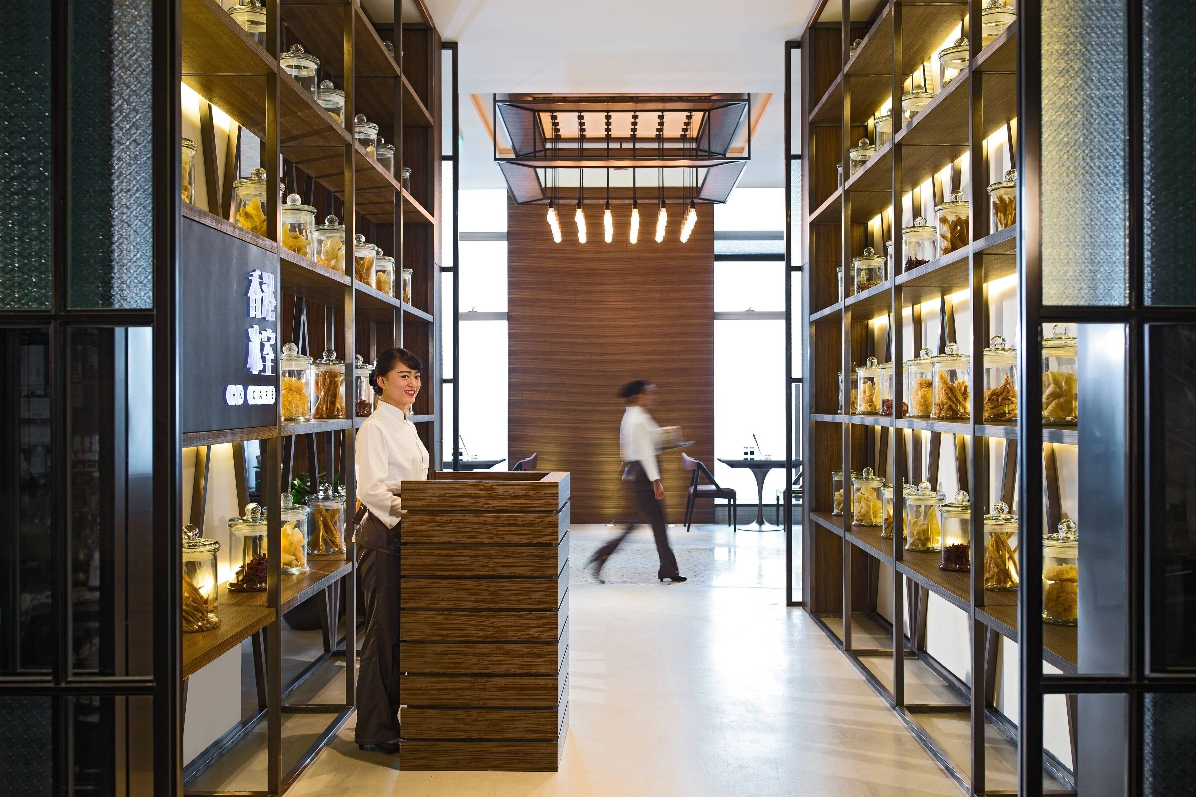 3 restaurants, breakfast, lunch, dinner served; international cuisine