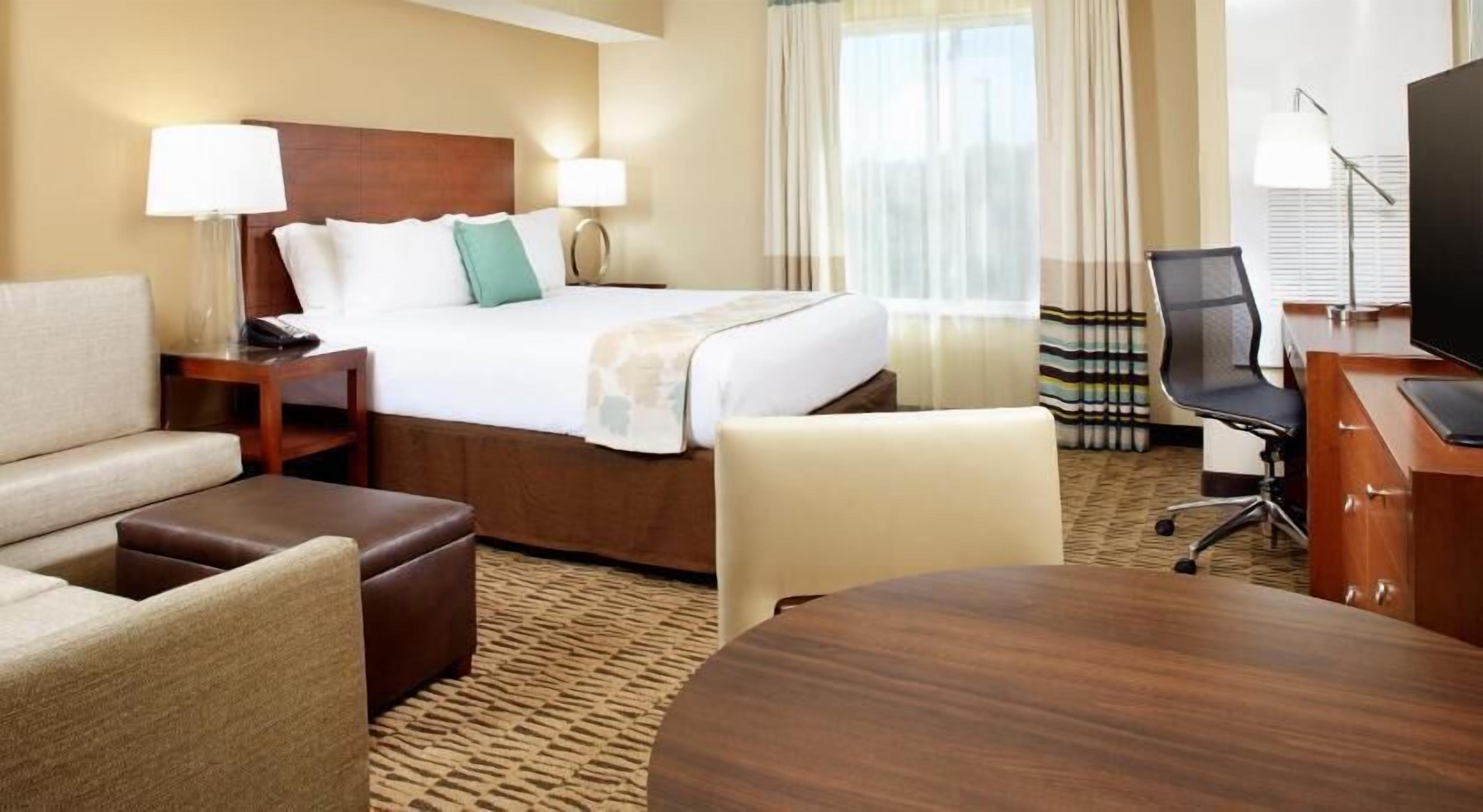 Ropa de cama de alta calidad, caja fuerte, escritorio