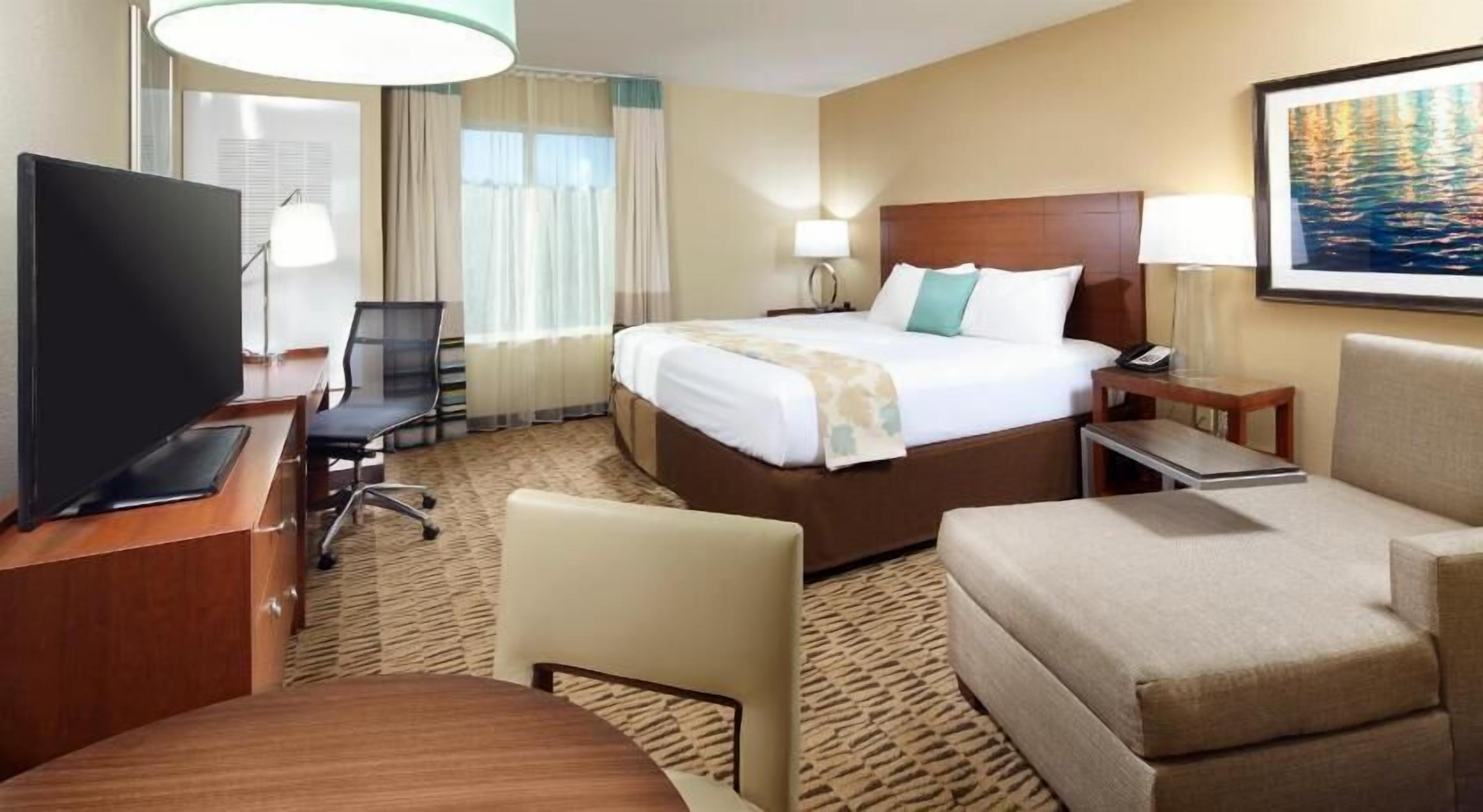 Ropa de cama de alta calidad, caja fuerte, escritorio