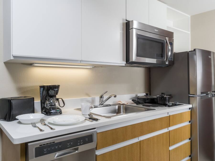 Fridge, microwave, stovetop, dishwasher