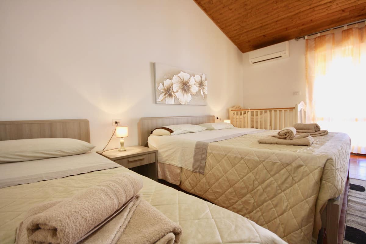 Quarto família, 1 quarto | Escrivaninha, Wi-Fi de cortesia