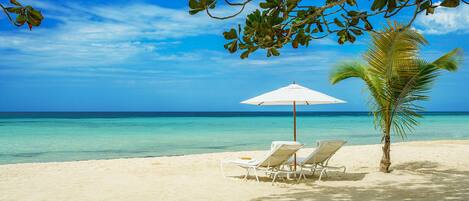 Ubicación a pie de playa, vela y kayak