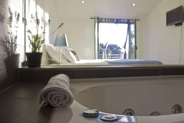 Double Room, Balcony | Jetted tub