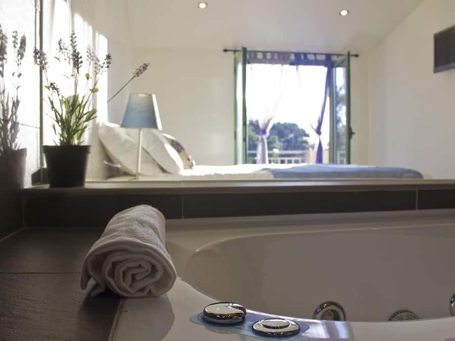 Double Room, Balcony | Jetted tub