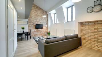 Maisonette, 1 Schlafzimmer | Wohnzimmer | 40-Zoll-Flachbildfernseher mit Kabelempfang, Fernseher