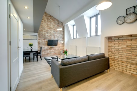 Split level apartment | Living room | 40-inch flat-screen TV with cable channels, TV